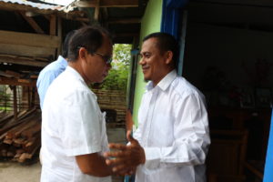 Ketua Dewan Pimpinan Daerah (DPD) PAN Sumba Barat Daya (SBD), Syamsi P Golo saat menerima kunjungan Awang Notoprawiro dikediamannya